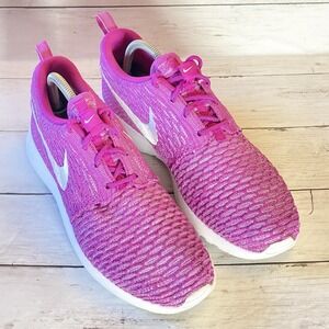 Nike Roshe Run Flyknit Shoes Womens 9.5 Purple Fuchsia Flash Running‎ 704927-500